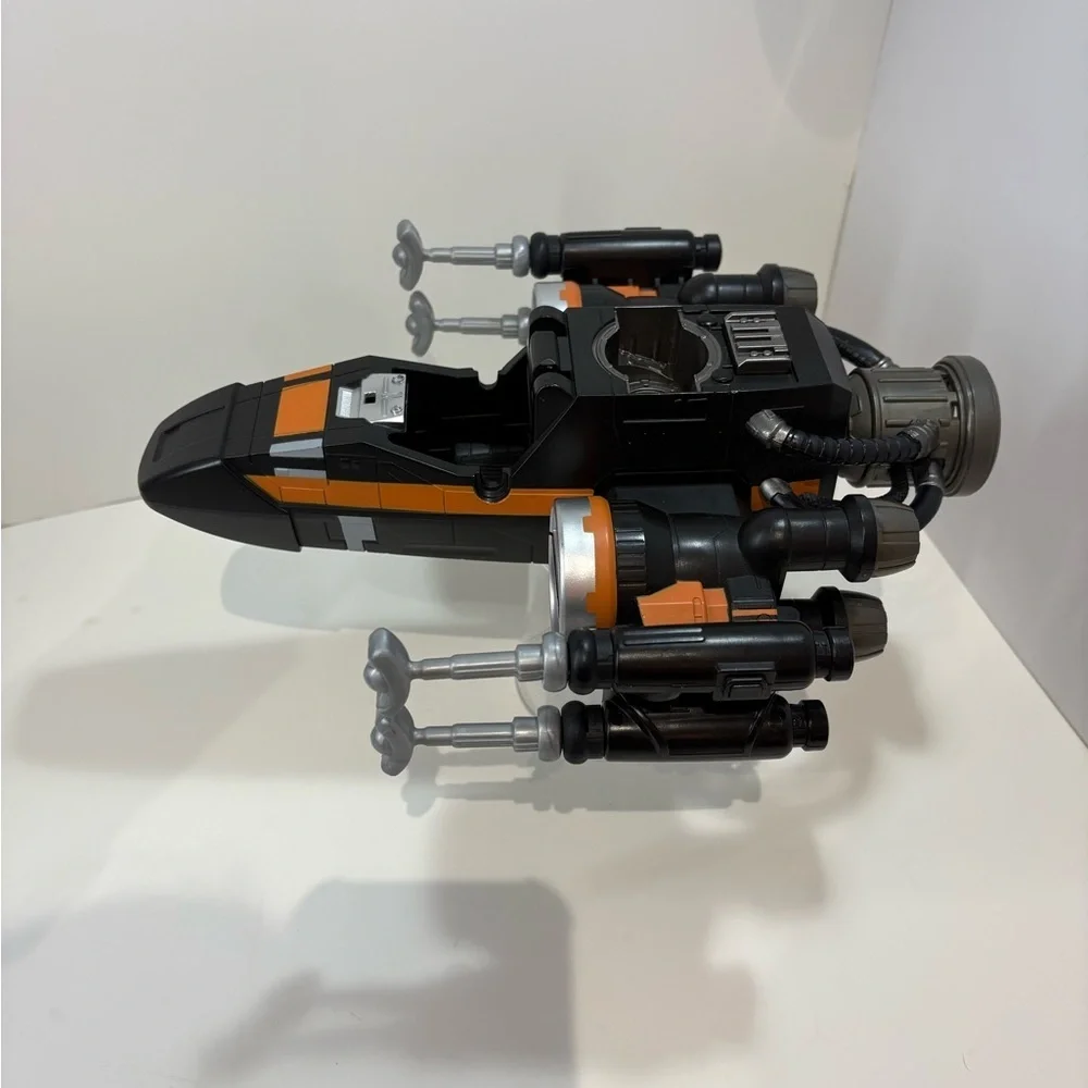 Star Wars Black and Orange Starfighter - Picture 6 of 9
